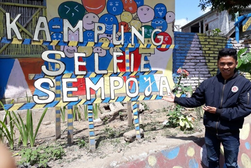 Penggagas Kampung Selfie Sempoja, Aziz Suhadi.