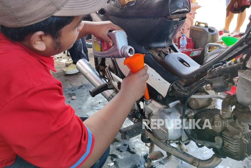 Penggantian oli gratis untuk motor terkena banjir.