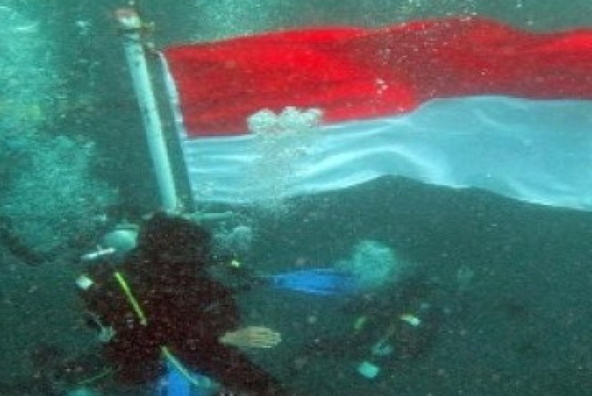 87 Gambar Pengibaran Bendera Merah Putih Di Bawah Laut 