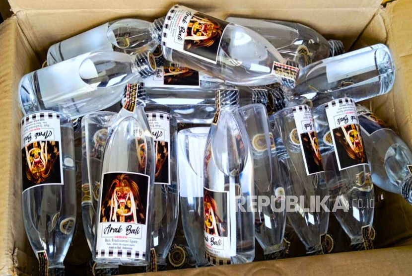 Pengiriman minuman beralkohol ilegal digagalkan Bea Cukai Jateng DIY dengan potensi kerugian negara dari sisi cukai mencapai Rp 83,5 juta.