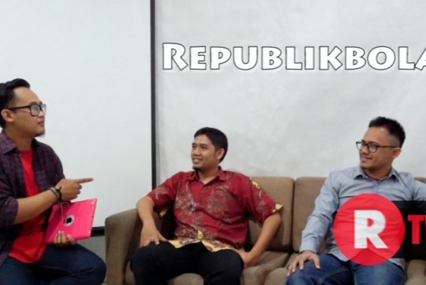 Pengisi dan pembawa acara Republikbola Seies di republika.co.id