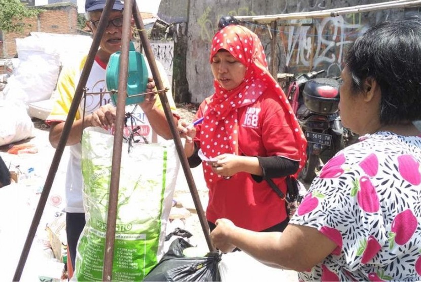Pengolahan sampah mandiri CSR SCBD dan Artha Graha Mandiri.