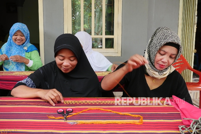 Tapis Lampung produced by local artists of Sumber Rejo village, Batanghari District, East Lampung.