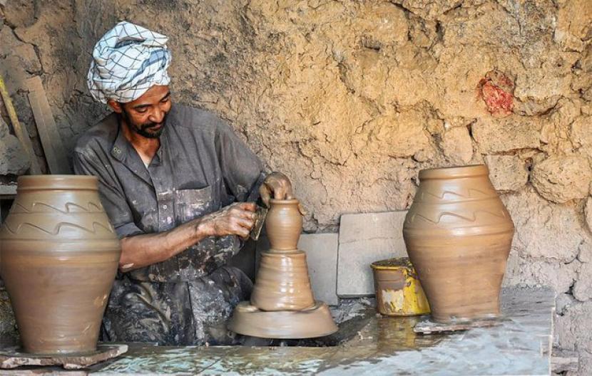 Pengrajin tembikar di Madinah