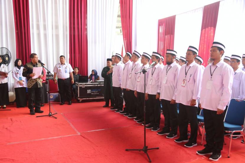 Pengucapan Ikrar Setia terhadap Negara Kesatuan Republik Indonesia (NKRI) yang dilakukan oleh sebanyak 24 orang narapidana terorisme (napiter) di Lembaga Pemasyarakatan Khusus Terorisme (Lapsuster) Kelas II B Sentul, Bogor.