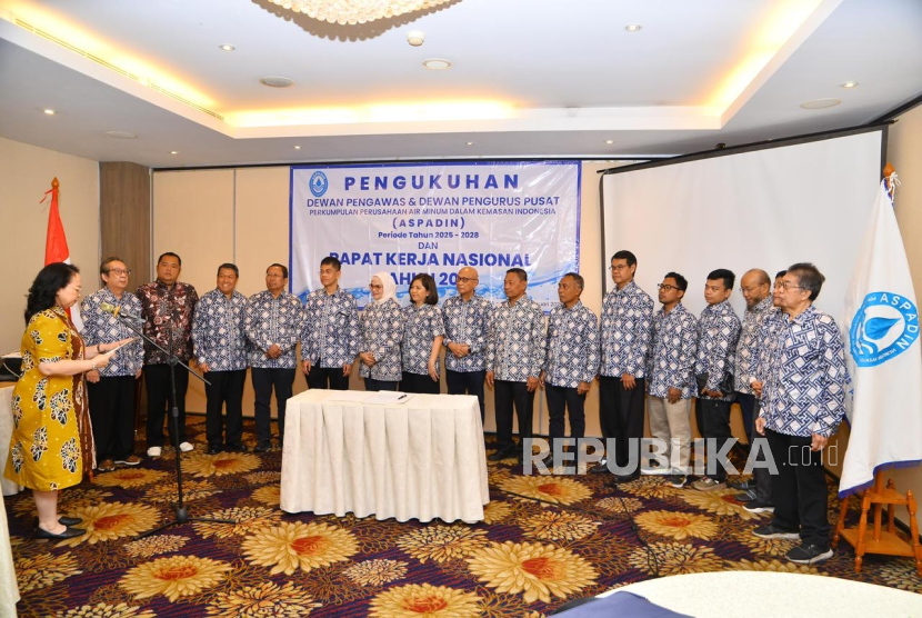 Pengukuhan Dewan Pengawas dan Dewan Pengurus Pusat Perkumpulan Perusahaan Air Minum Dalam Kemasan Indonesia (Aspadin) periode 2025-2028.