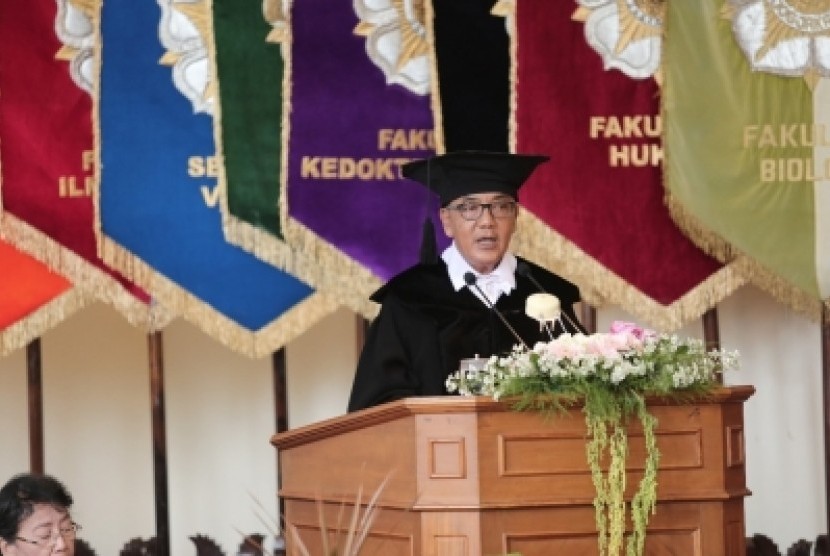 Pengukuhan Guru Besar Taksonomi Tumbuhan UGM, Prof Purnomo, di Balai  Senat UGM, Selasa (19/3).
