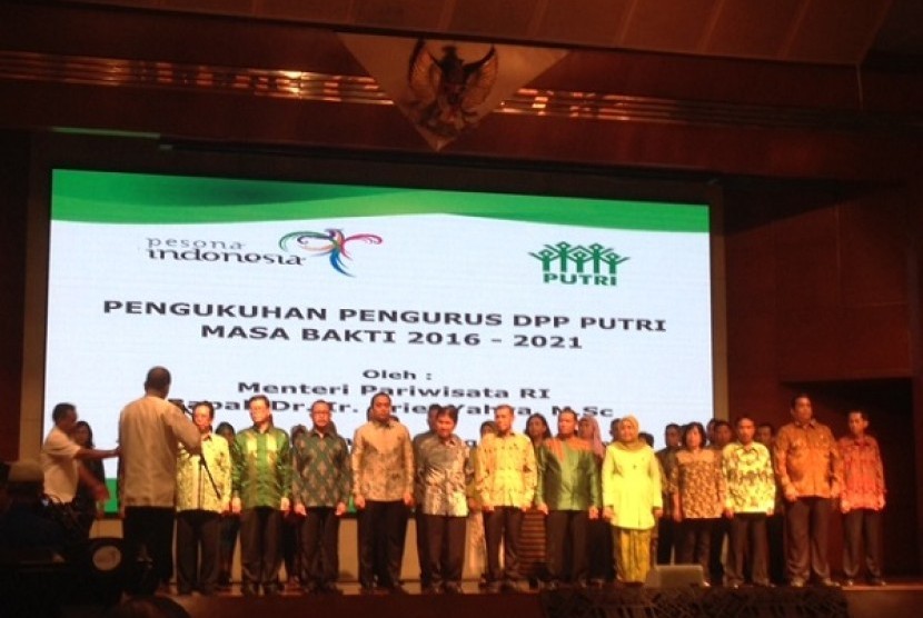 Pengukuhan Perhimpunan Usaha Taman Rekreasi Indonesia oleh Menteri Pariwisata Arief Yahya di Gedung Sapta Pesona, Kamis (30/6).
