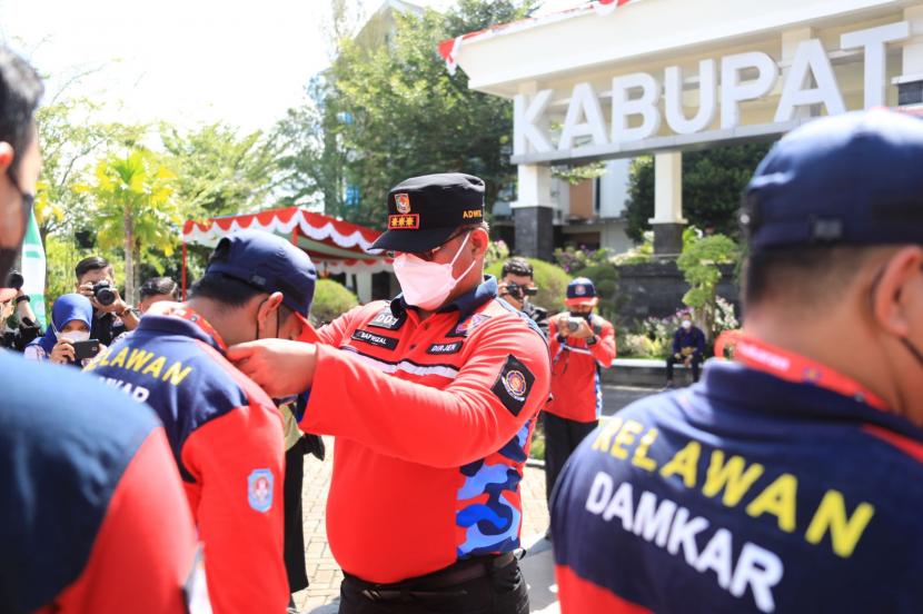 Pengukuhan Relawan Pemadam Kebakaran  se-Kabupaten Kubu Raya digelar pada 28 Juli 2022 tepatnya di halaman Kantor Bupati Kubu Raya. 