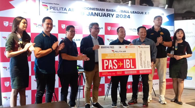 Pengumuman kerja sama Pelita Air dengan IBL sebagai airline resmi kompetisi basket IBL 2024.