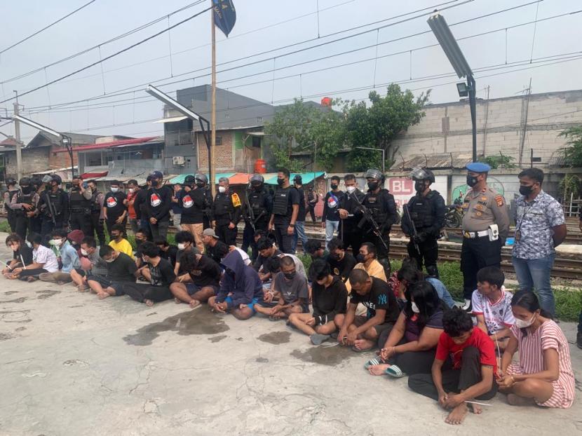Pengungkapan kasus narkoba di Kampung Bahari, Tanjung Priok, Jakarta Utara, sebanyak 26 pelaku dari berbagai usia diamankan, Rabu (9/3).