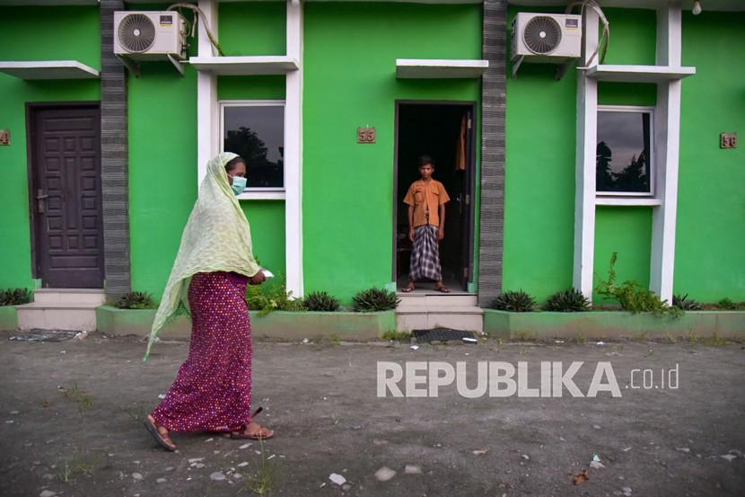 PBB: Dari 82 Juta Pengungsi di Dunia, 40 Persennya Anak-Anak. Pengungsi etnis Rohingya beraktivitas di tempat penampungan sementara di kawasan Medan Tuntungan, Medan, Sumatera Utara, Senin (14/06/2021). Sebanyak 81 orang pengungsi etnis Rohingya yang direlokasi dari Aceh Timur pada Kamis (10/6/2021, menjalani isolasi di salah satu hotel yang ada di Medan. 