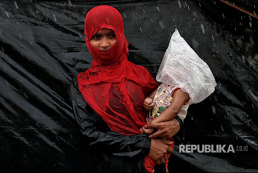 Pengungsi Rohingya di sebuah kamp pengungsi di Cox's Bazaar, Bangladesh