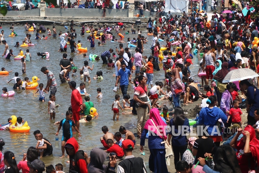 Pengunjung Ancol