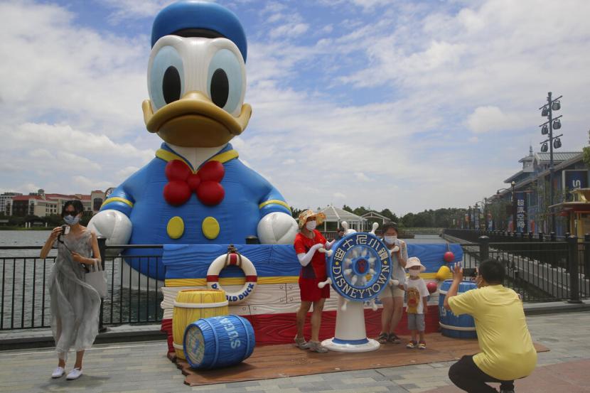 Disney Resort Shanghai mengatakan, akan membuka beberapa bagian resortnya mulai Kamis (17/11/2022) setelah ditutup selama kurang lebih dua pekan. 