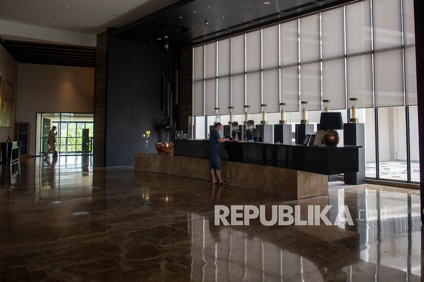 Pengunjung melakukan reservasi kamar di salah satu hotel yang ada di Palembang (ilustrasi)