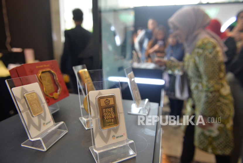 Harga Emas Antam Naik Tipis ke Rp2,351 Juta per Gram