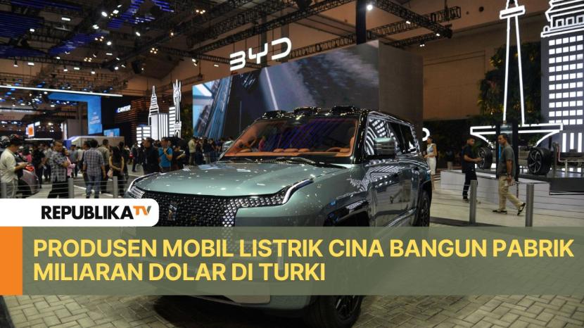 Pengunjung memadati booth BYD.