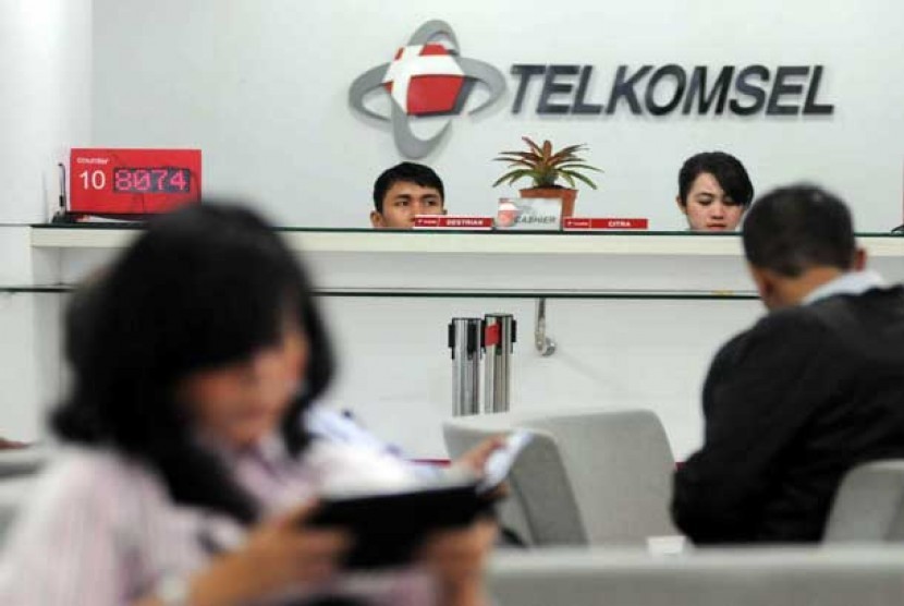 A customer service counter of Telkomsel in Jakarta (file)