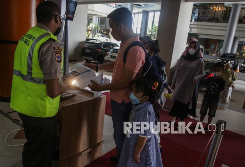 Sejumlah mal di Jakarta Pusat mewajibkan anak di bawah 12 tahun didampingi orang tua saat memasuki pusat perbelanjaan (ilustrasi).