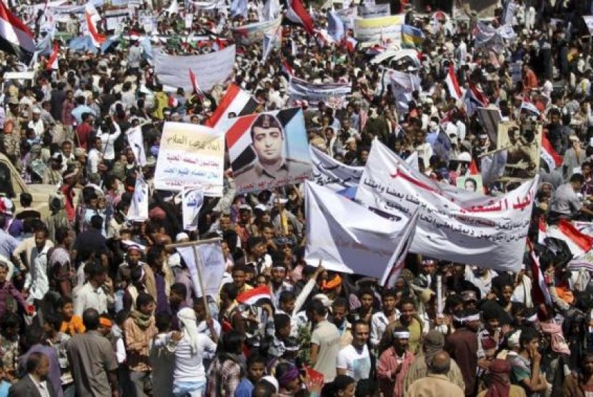 Pengunjung rasa anti kelompok Houthi di Yaman.