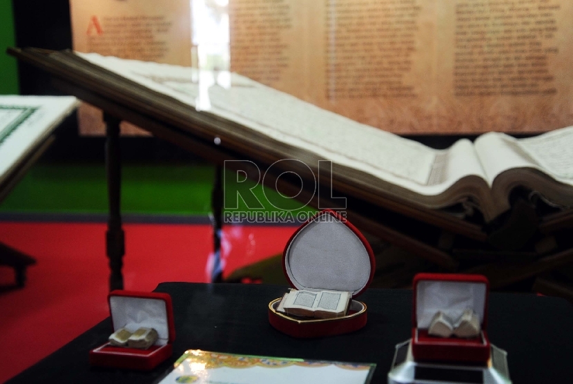 Koleksi Mushaf terkecil diperlihatkan di Museum Bayt Al-Qur`an dan Museum Istiqlal (BQMI), TMII, Jakarta (Ilustrasi)