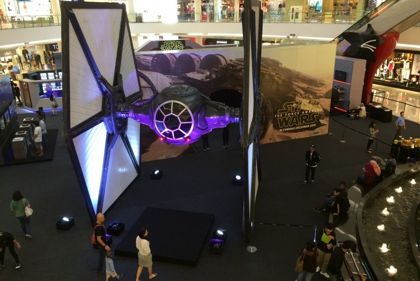 Pengunjung Senayan City bisa menikmati eksibisi Star Wars hingga Januari tahun depan.
