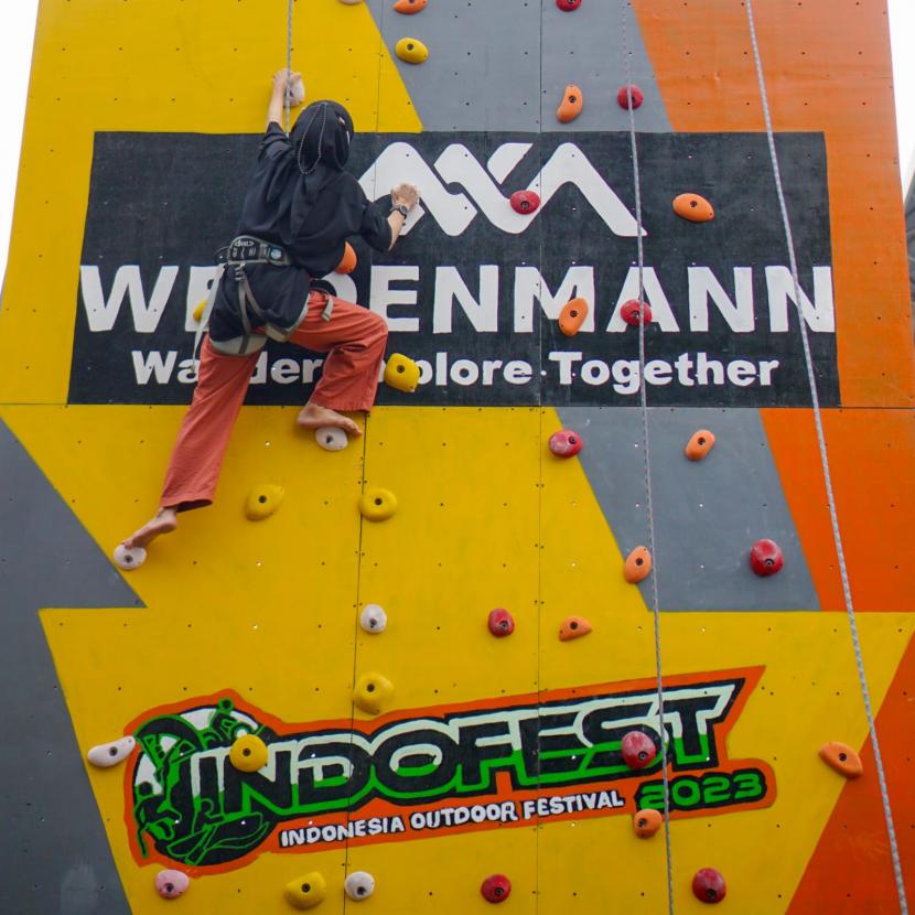 Pengunjung yang bermain di Wall Climbing akan mendapatkan beberapa hadiah berupa limited merchandise dari Weidenmann