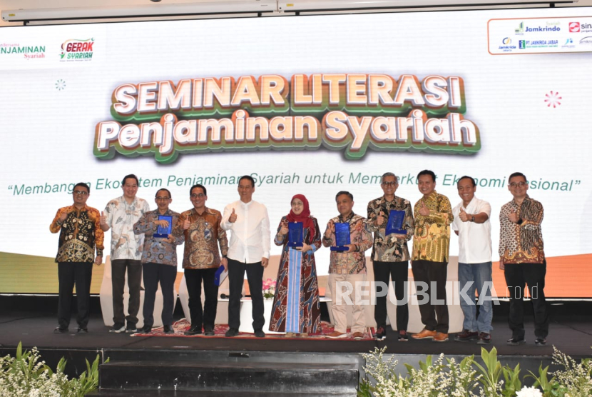 Pengurus Asosiasi Perusahaan Penjaminan Indonesia atau Asippindo menggelar literasi penjaminan syariah yang dikemas dalam acara seminar dalam bentuk talkshow / diskusi panel berbentuk hybrid, sekaligus buka puasa bersama. 