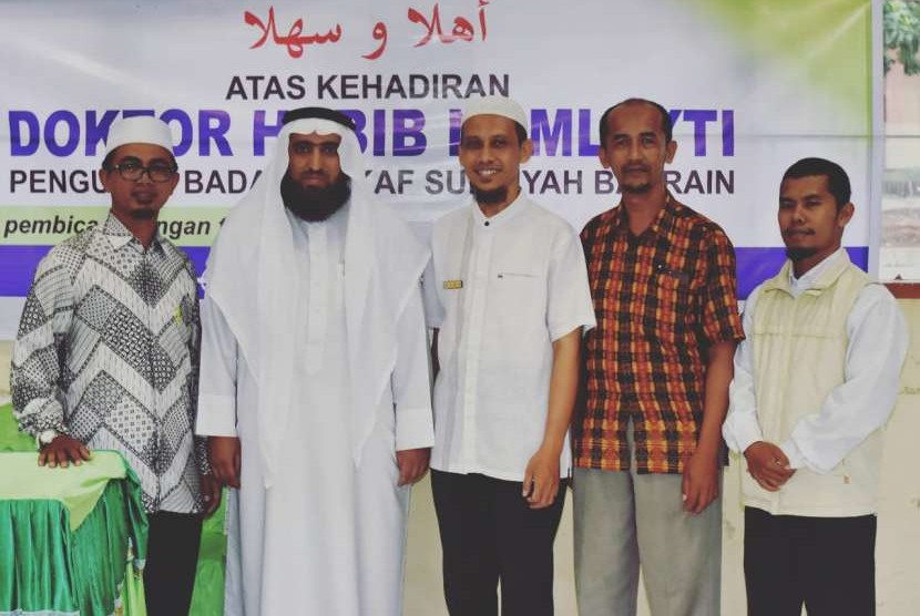 Pengurus Badan Wakaf Sunniyah Bahrain, Syaikh Dr Habib Namlayti memberikan kuliah umum di Ma'had Aly Ar Risalah,  Padang.