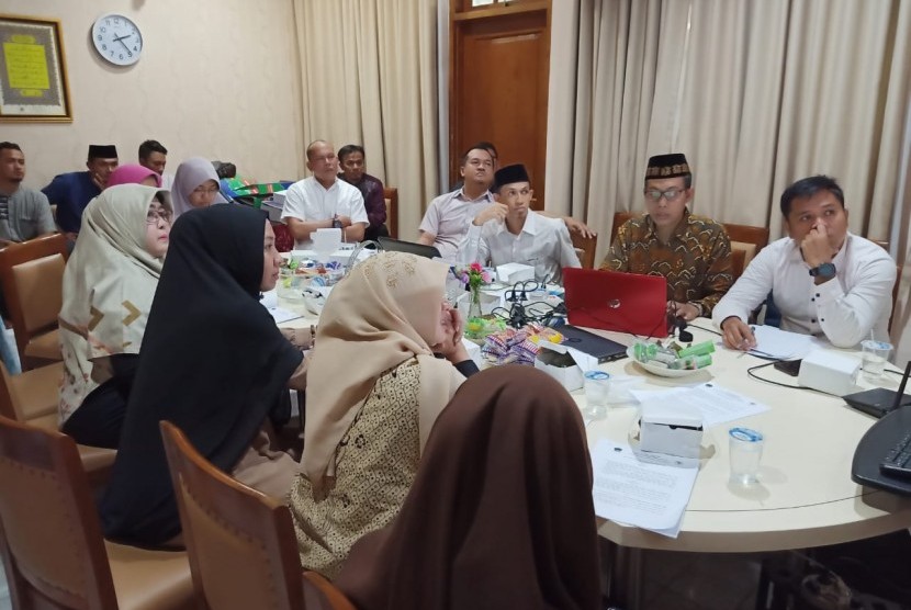 Pengurus Besar Forum Komunikasi Alumni Petugas Haji Indonesia (PB FKAPHI) melakukan rapat persiapan lomba dakwah haji dan cerdas tangkas haji umrah. Rapat yang digelar bersama Sekolah Tinggi Agama Islam (STAI) Darunnajah Jakarta Selatan, Sabtu (8/2).