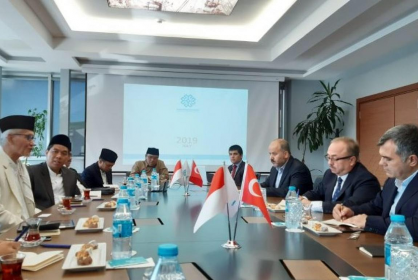Pengurus Besar Nahdlatul Ulama (PBNU) mengadakan pertemuan dengan pemerintahan Turki di Ankara, Turki, untuk membahas kerja sama di bidang dakwah dan pendidikan. 