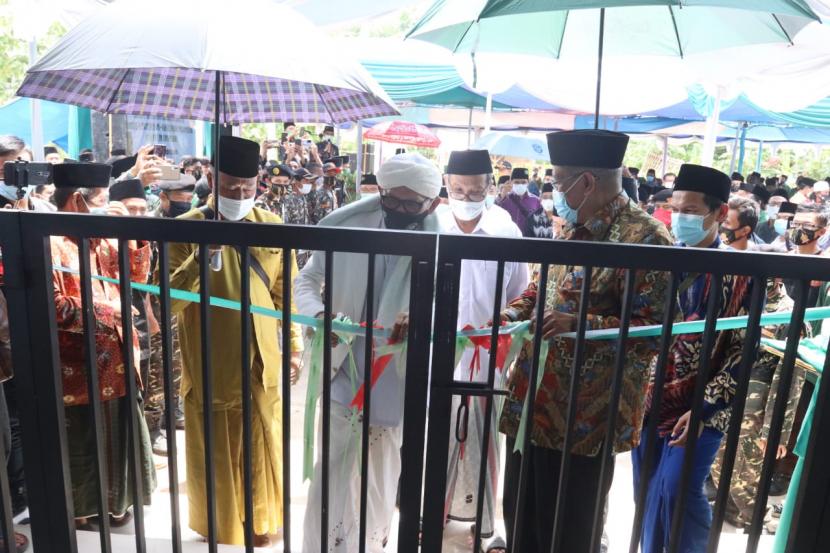 Pengurus Besar Nahdlatul Ulama (PBNU),  meresmikan Masjid An-Nahdloh dan Ground Breaking Asrama Santri Pondok Pesantren An Nahdliyah Padamulya, Kabupaten Kuningan, Ahad (22/11). 