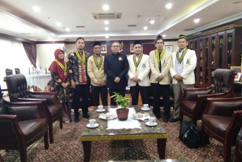 Pengurus Besar Pelajar Islam Indonesia (PB PII) diterima Ketua MPR Zulkifli Hasan di Jakarta, Selasa (18/4).