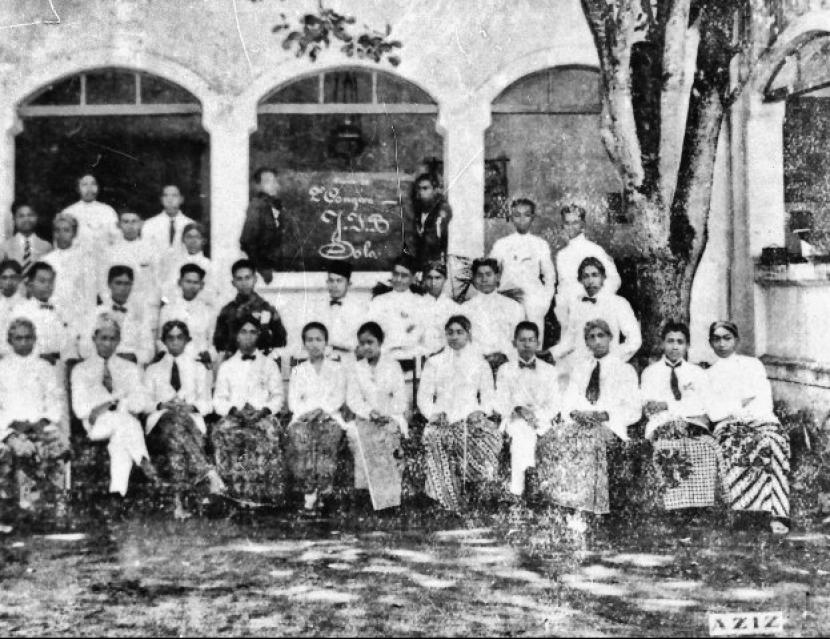 Pengurus Besar/Anggota kongres ke-II Jong Islamieten Bond dan cabang Bandung tahun 1926 di Solo.
