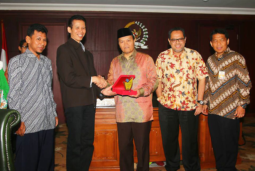 Pengurus CISFED dan FAI diterima Wakil Ketua MPR Hidayat Nur Wahid di Jakarta, Jumat (21/4).