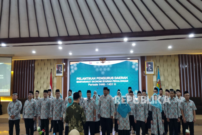 Pengurus Daerah Masyarakat Ekonomi Syariah (MES) Pekalongan periode 2025-2030 resmi dilantik di Kota Pekalongan, Ahad (6/7/2025). Acara tersebut dihadiri langsung oleh Wali Kota Pekalongan, H.A. Afzan Arslan Djunaid.