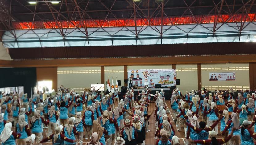 Pengurus Daerah (PD) Perempuan Indonesia Raya (PIRA) Provinsi Jawa Barat menggelar perayaan Hari Ulang Tahun (HUT) PIRA yang ke-16 di Bikasoga Sport Center, Bandung, Ahad (13/10).