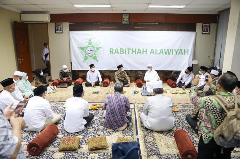 Pengurus DPP Partai Kebangkitan Bangsa (PKB) bersilatutahim ke Rabithah Alawiyah, di Kantor Pusat Rabithah Alawiyah, Jakarta, Senin (21/6).