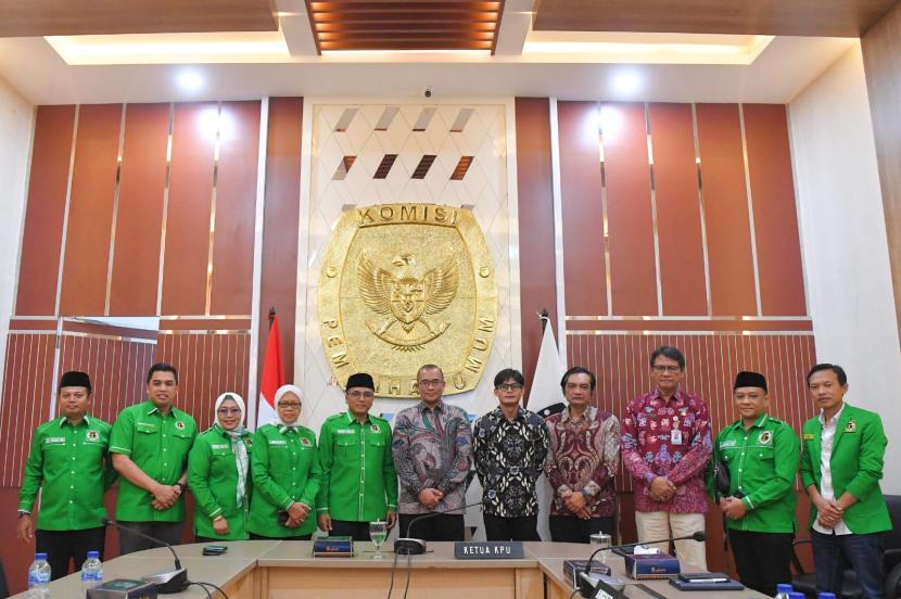 Pengurus DPP PPP yang dipimpin Sekjen Arwani Thomafi menyambangi Kantor Komisi Pemilihan Umum (KPU) RI di Jalan Imam Bonjol Jakarta Pusat, Jumat (22/7/2022).