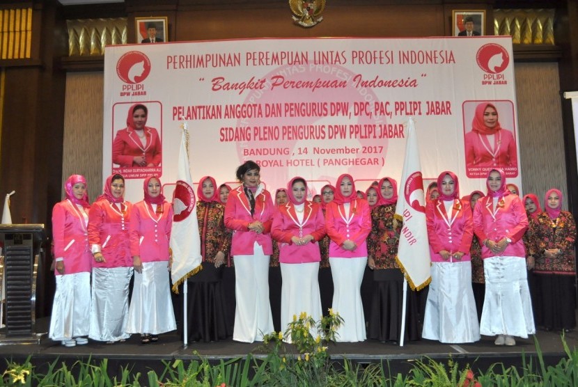 Pengurus DPW Perhimpunan Perempuan Lintas Profesi Indonesia (PPLIPI) Provinsi Jawa Barat periode 2017-2022 di El Royale Hotel, Kota Bandung, belum lama ini.  