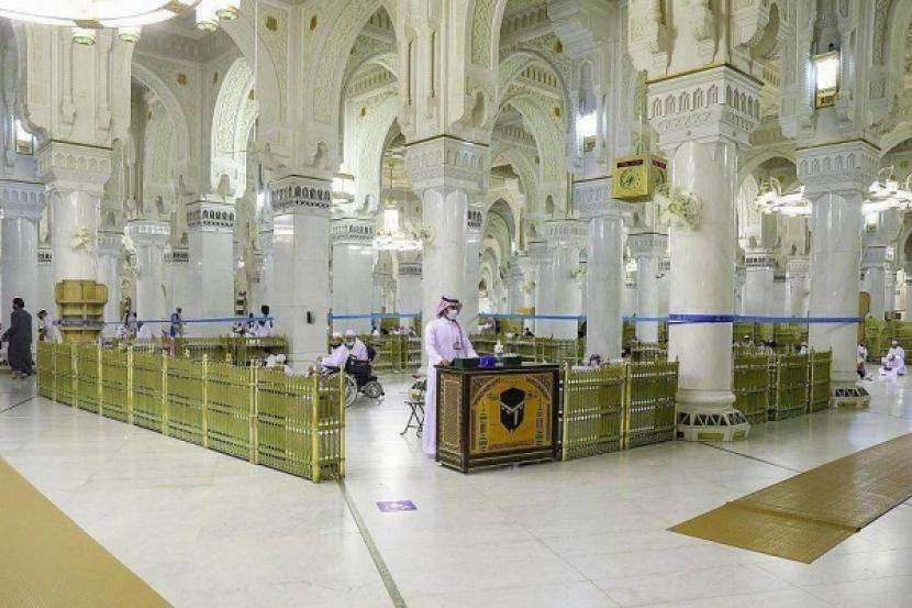  Atur Keramaian, Masjidil Haram Siapkan 100 Gerbang. Foto:  Pengurus Dua Masjid Suci telah mengalokasikan pintu masuk dan tempat sholat khusus bagi penyandang disabilitas di Masjidil Haram.