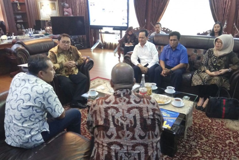 Pengurus Ikapi DKI dan Panitia Islamic Book Fair (IBF) 2018 melakukan audiensi kepada Wakil Ketua DPR Fadli Zon, Senin (19/2).