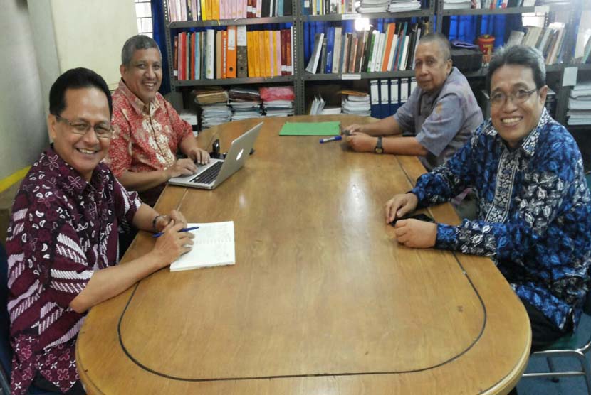 Pengurus Indonesia Bermutu menggelar rapat persiapan FGD tentang masa depan madrasah di Jakarta, Jumat (29/4).