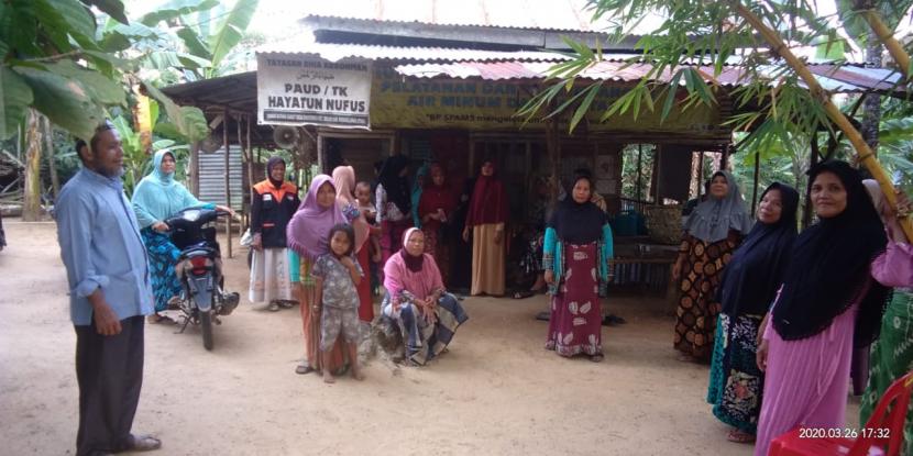 Pengurus Koperasi Syariah Sejahtera Mandiri Desa Simatorkis, Kecamatan Dolok mengadakan pertemuan. 
