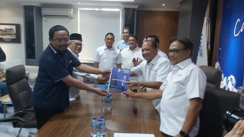 Pengurus Lembaga Pengembangan Jasa Konstruksi (LPJK) Kementerian PUPR, Ir Agus Gendroyono resmi mendaftarkan diri sebagai Calon Ketua Umum (Caketum) Gabungan Pelaksana Konstruksi Nasional Indonesia (Gapensi) periode 2024 - 2029.