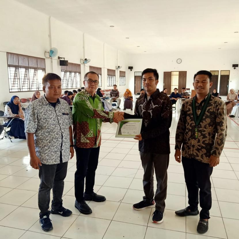 Pengurus Majelis Nasional (MN) KAHMI, Ruslim Rohimun (kedua kiri) seusai memberikan materi pada kegiatan Intermediate Training (latihan kader II) Tingkat Nasional HMI di Aula Dinas Pendidikan dan Pengajaran Kabupaten Asahan, Sumatra Utara.