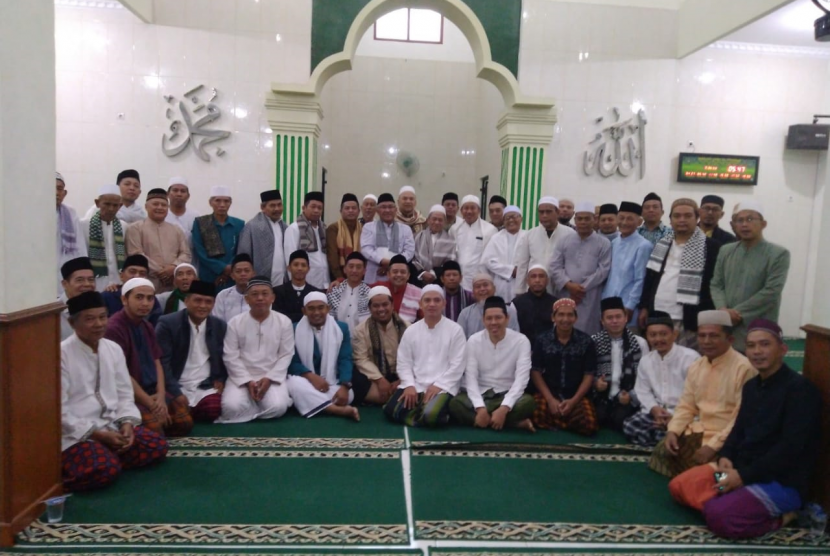Pengurus Majelis Ulama Indonesia (MUI) Kecamatan Cipayung menggelar acara Silaturahmi Shubuh. Wal Kota Depok Mohammad Idris mengapresiasi kegiatan silaturahmi Shubuh ini. 