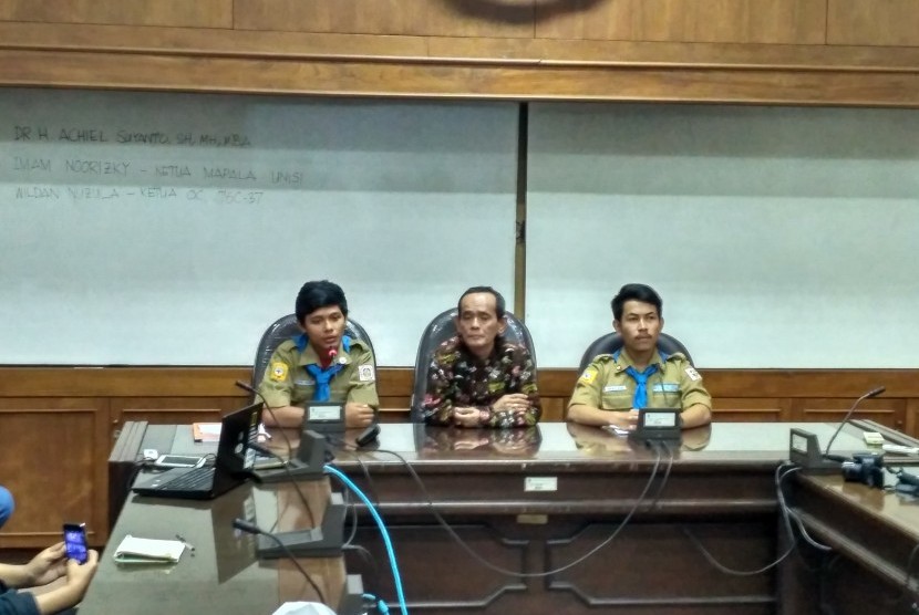 Pengurus Mapala UII memberikan keterangan pers di Kampus UII Jalan Cik Ditiro, Yogyakarta, Jumat (27/1) terkait meninggalnya tiga peserta Diksar The Great Camping (TGC) Mapala Unisi 2017.