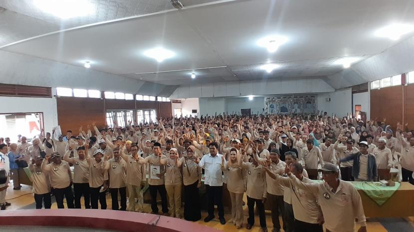 Pengurus organisasi Tani Merdeka Kabupaten Banyumas dikukuhkan di Balai Desa Sokaraja Tengah, Kecamatan Sokaraja, Kabupaten Banyumas, Jawa Tengah.
